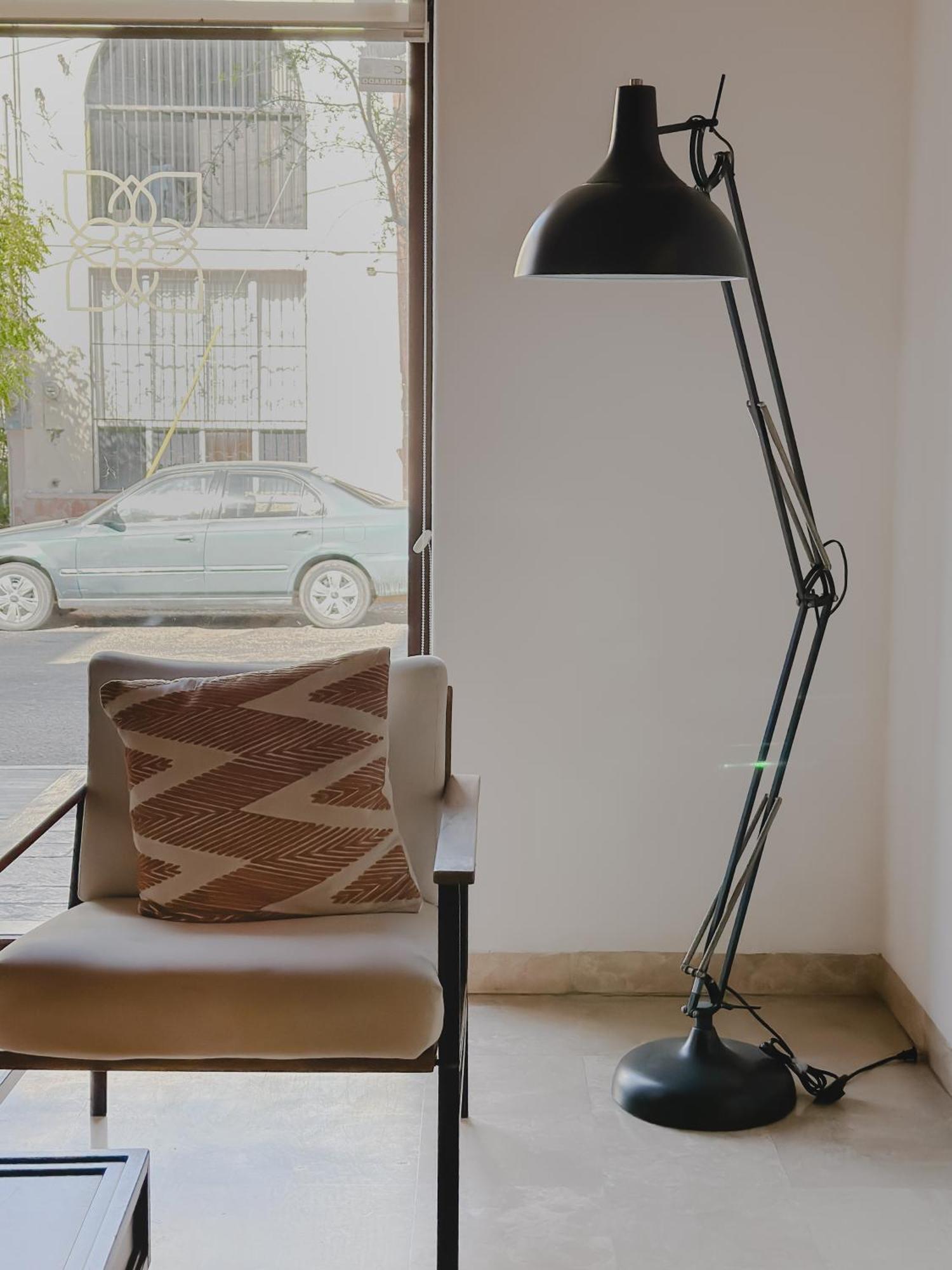 Hotel Catedral La Paz Zewnętrze zdjęcie A floor lamp