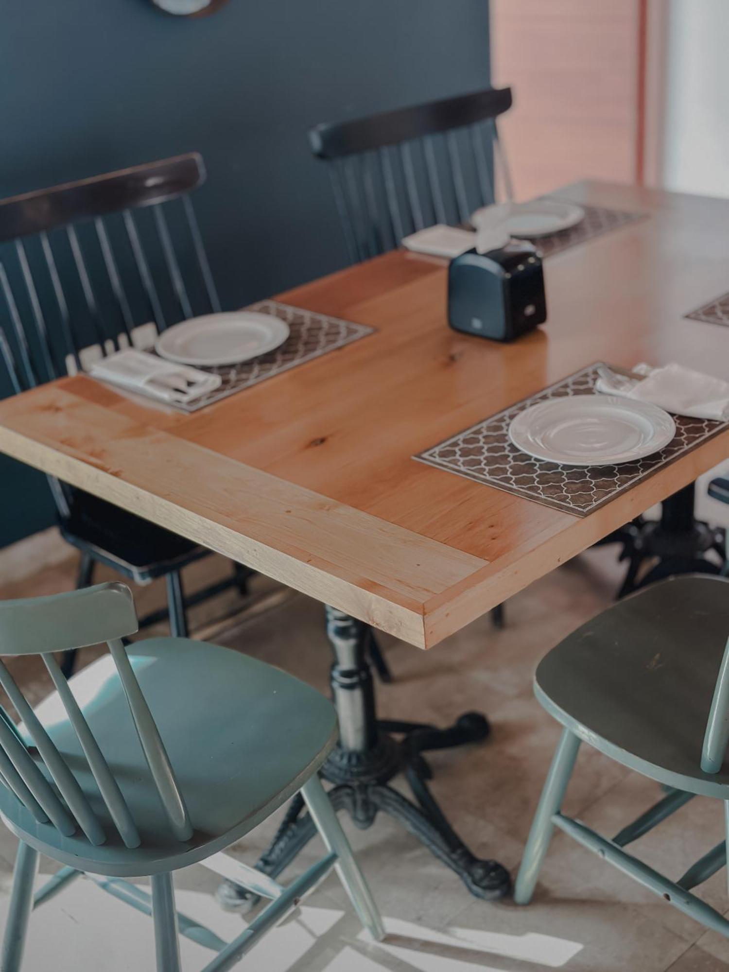 Hotel Catedral La Paz Zewnętrze zdjęcie A restaurant table