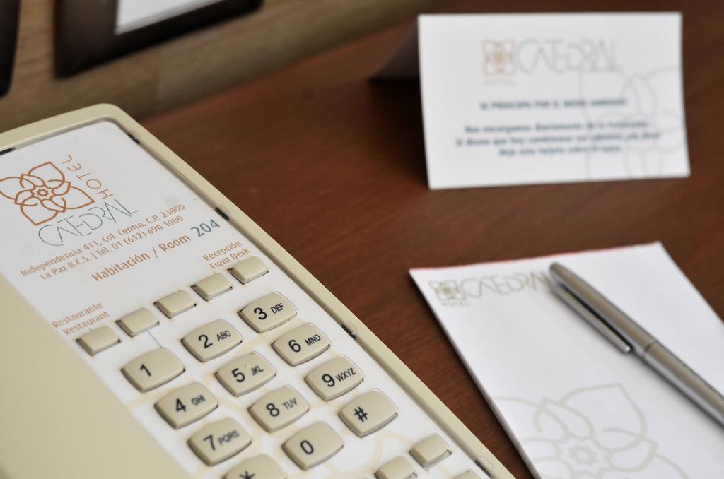 Hotel Catedral La Paz Zewnętrze zdjęcie A telephone with a business card